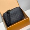 f759f313-23b2-4cd7-b63f-e7f8e2e2ccf1 Bolso messenger Lv réplica