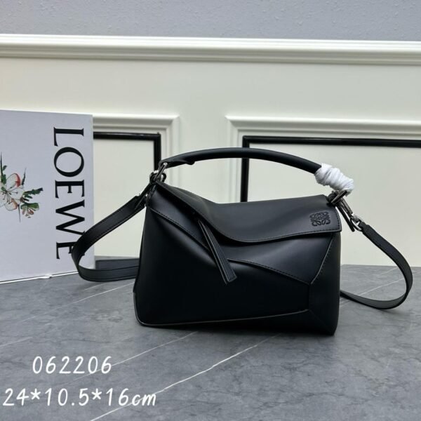 5cfc3036-4eda-41d0-a35f-f6f24b28750e Puzzle replica Loewe