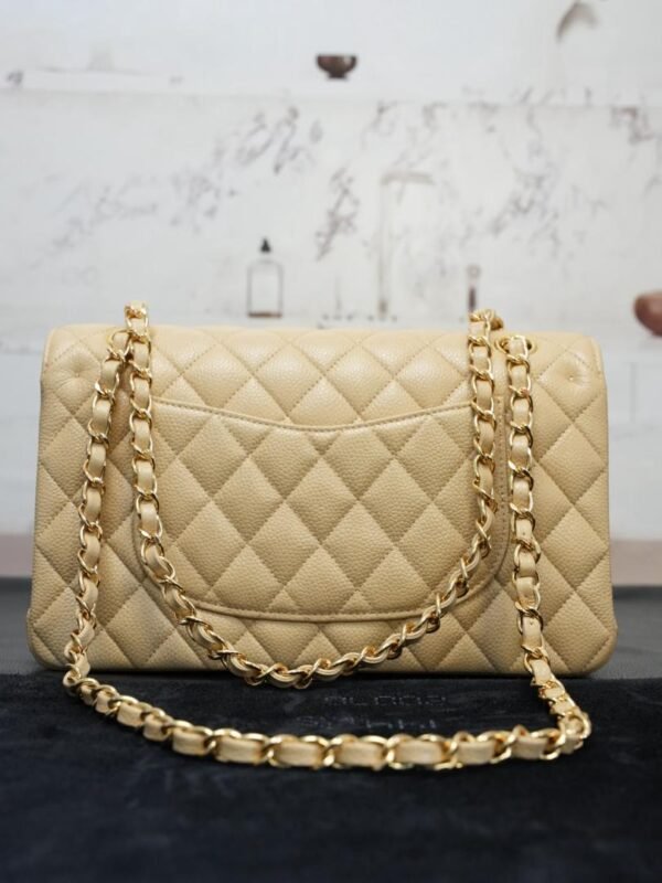 23c26a4f-12cb-4a7e-8660-e69d4fe86fa7 Chanel clásico vainilla réplica
