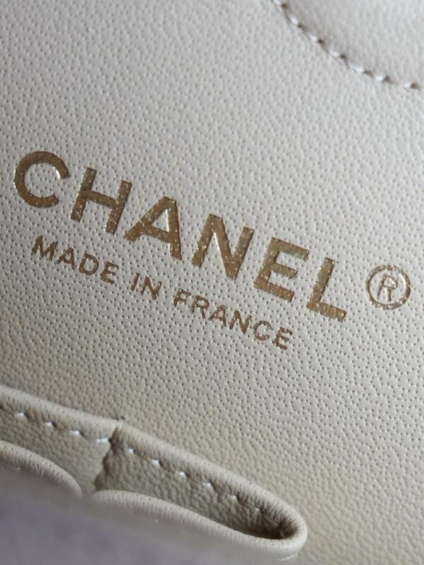 34f656a0-9331-451e-90dc-042587f7a297 Chanel clásico vainilla réplica