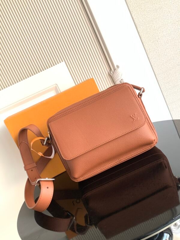 IMG_0513 Bolso messenger boarding LV