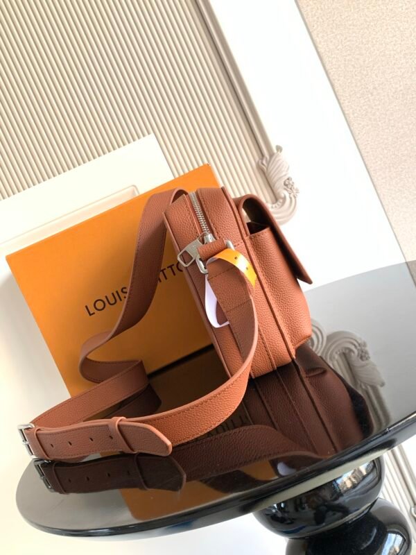 IMG_0514 Bolso messenger boarding LV