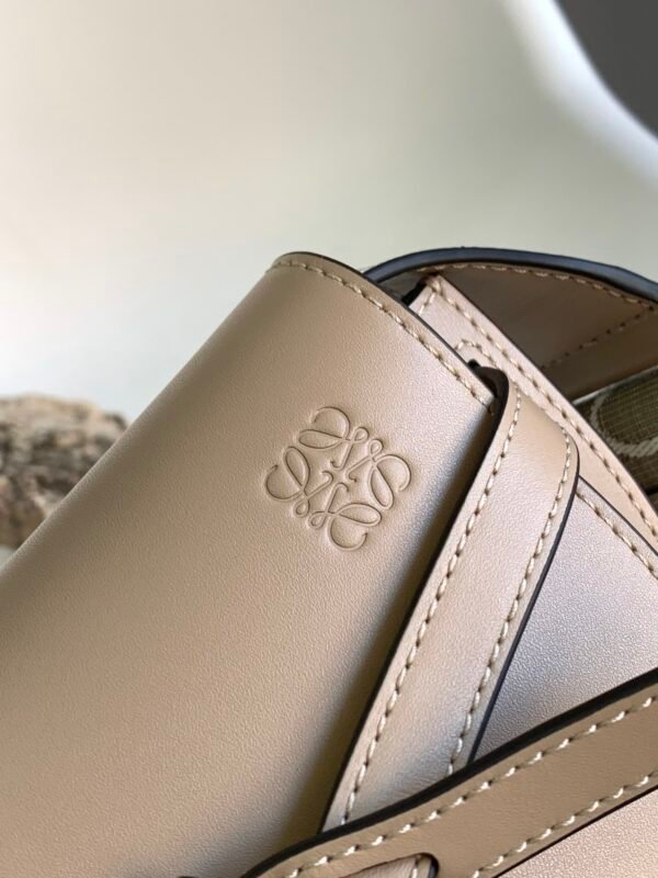 Gate dual Loewe replica exacta