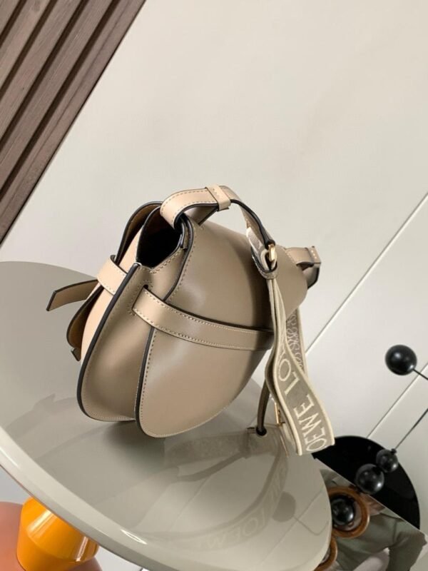 Gate dual Loewe replica exacta